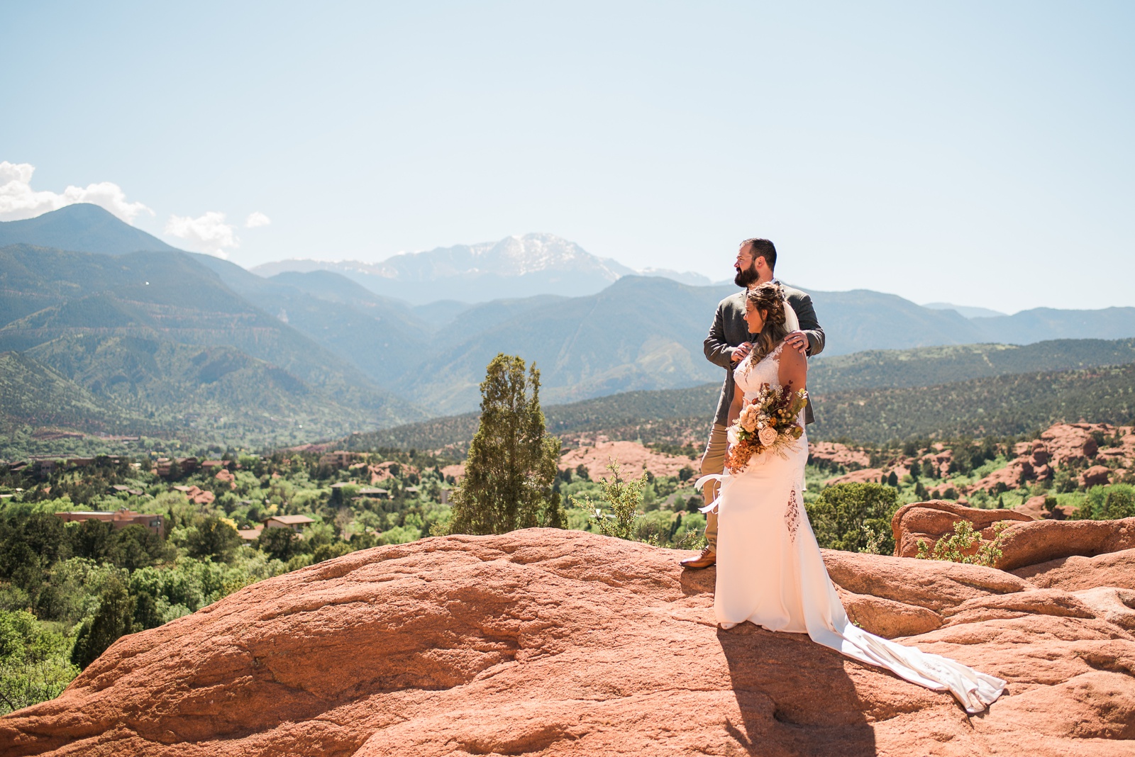 Bride and groom with pikes peak in the background